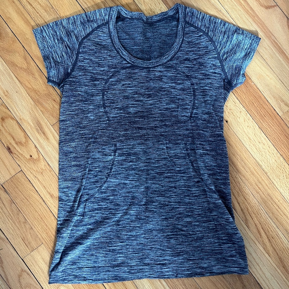 Lululemon swiftly tee, women’s 10, purple-grey